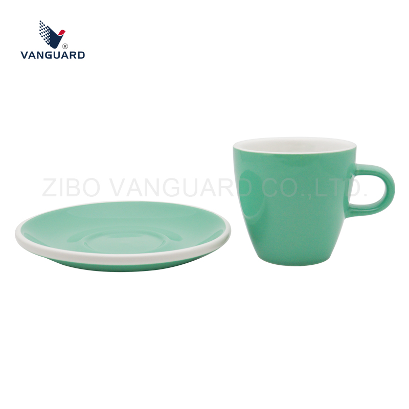 Набор чашек с блюдцами из фарфора