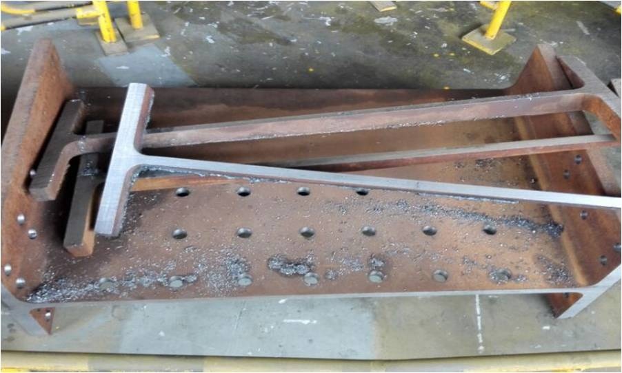 Ленточная пила по металлу с полотном из быстрорежущей стали