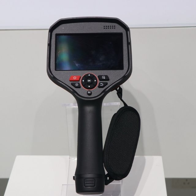 Handheld Raythink Rt630 Thermal Camera with Intelligent Image Stabilization and Laser-Assisted Focusing Features