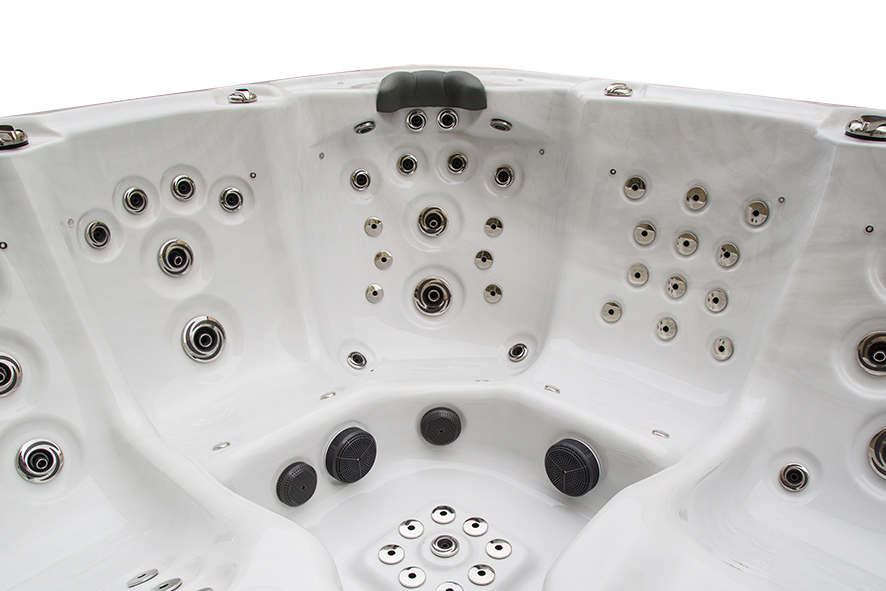 Уличный спа-бассейн на 5 человек с 2 лежаками