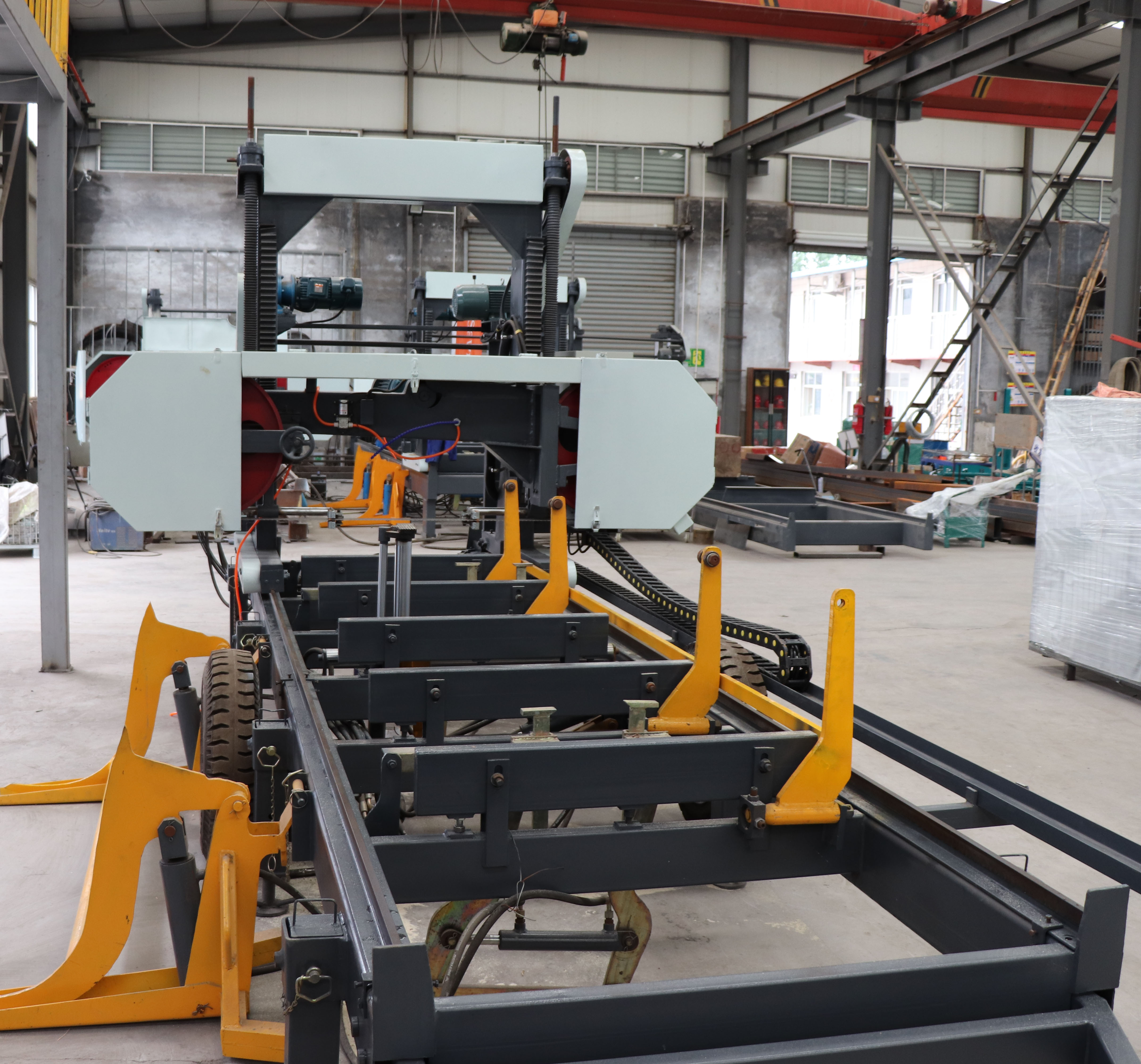 Ленточный шлифовальный станок портативный гидравлический