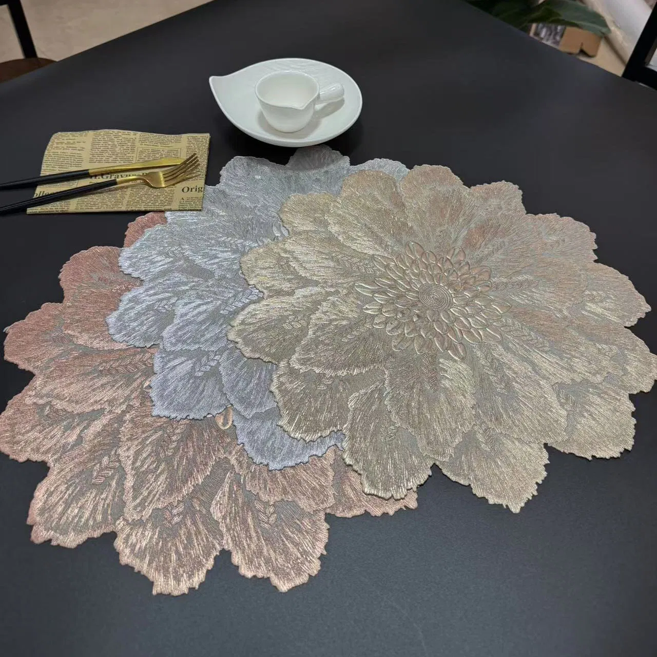 Wholesale New Products Waterproof Hot Stamping Anti-Skid Decorative Placemat