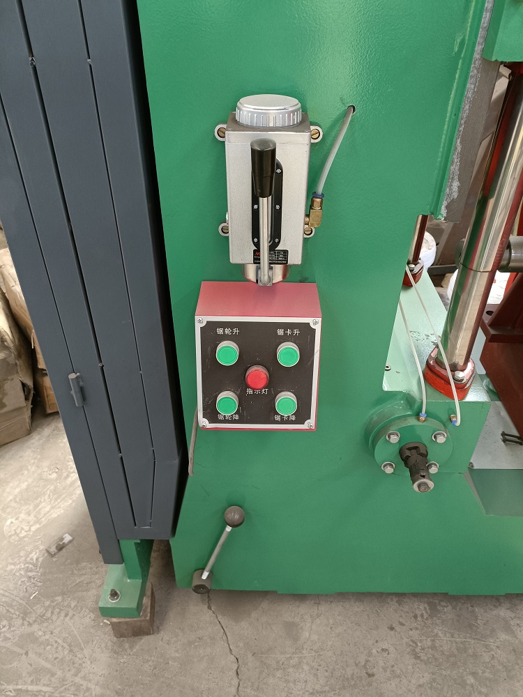 Станок ленточнопильный вертикальный по дереву со столом