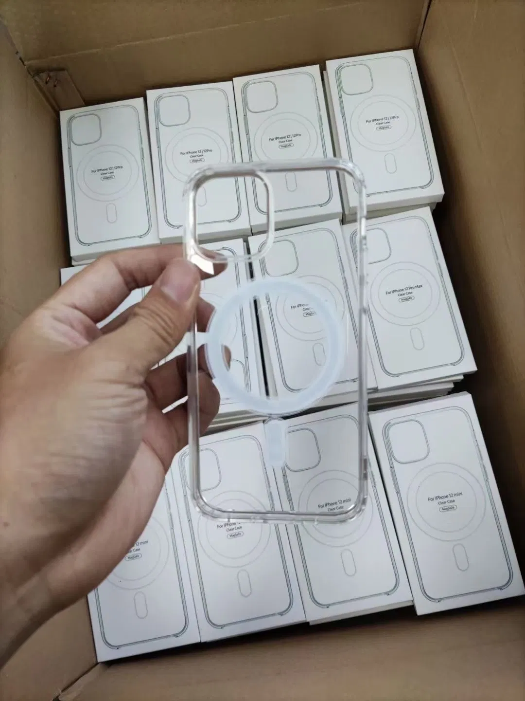 Магнитный чехол с беспроводной зарядкой Magsafe для iPhone