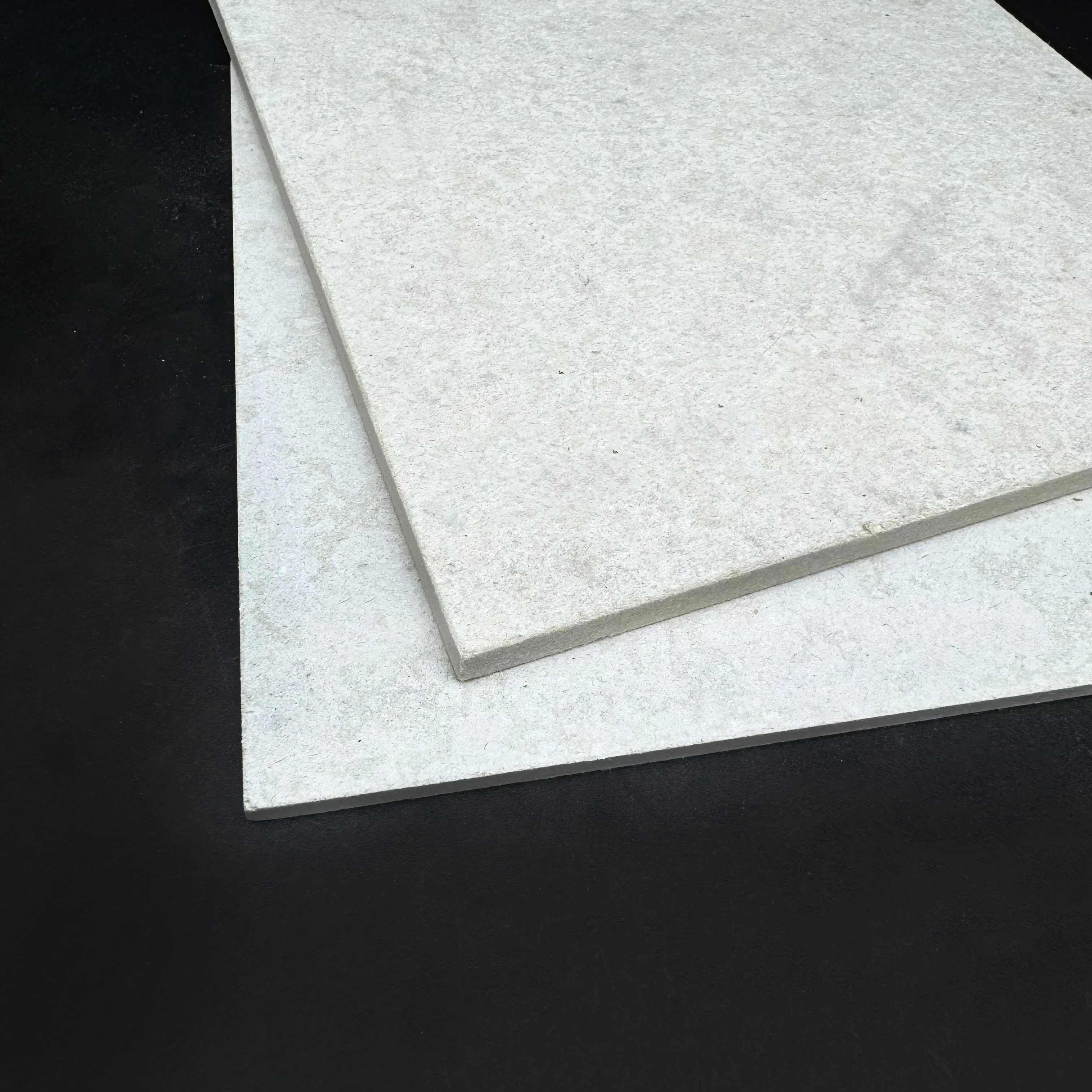 Non Asbestos Fire Resistant Thin Calcium Silicate Board for Ceiling Systems with Light Weight Design