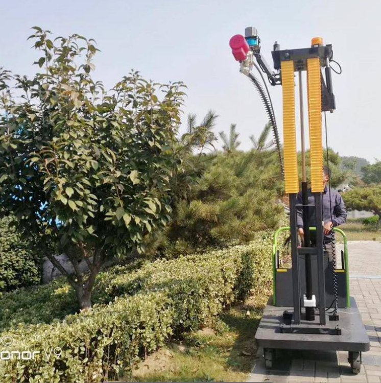 Curved Ball Trimmer for Shrub Green Belt