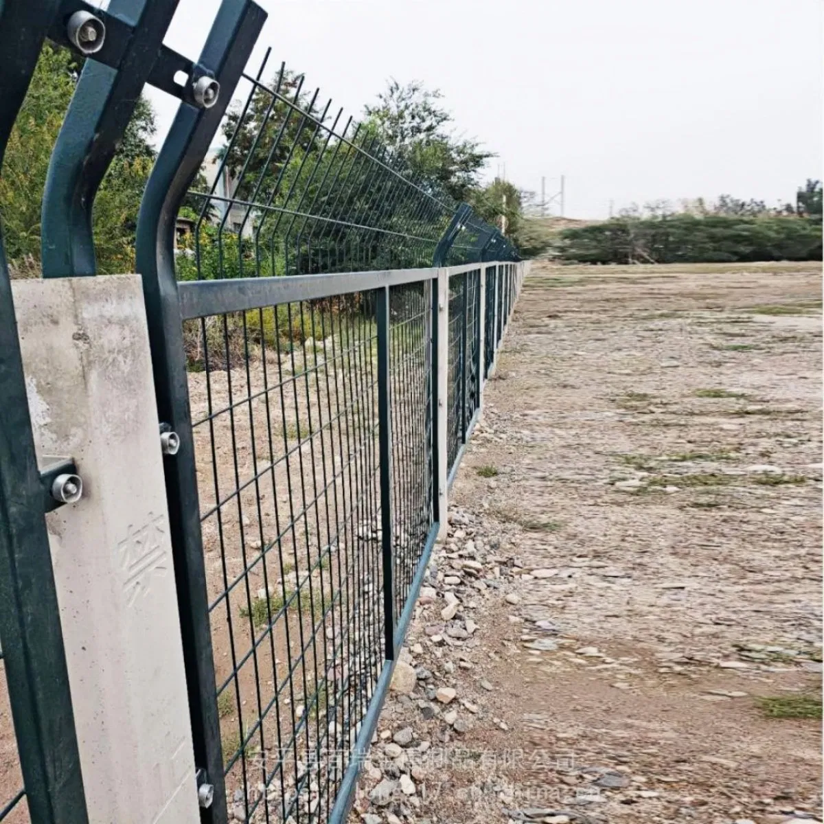 High-Speed Railway Guardrail Fence with Waterproof Protection Net for Modern Rail Infrastructure