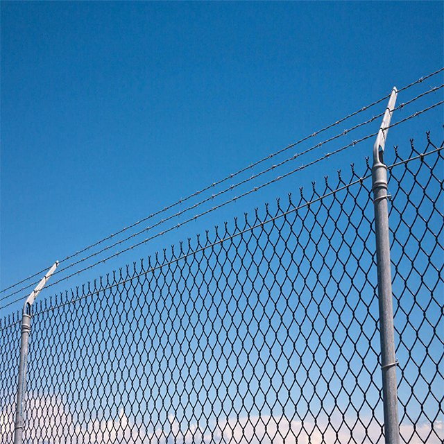 High Iron Steel Security Fence Hot DIP Galvanized 6FT Cyclone Chain Link Fencing Top with Barbed Wire