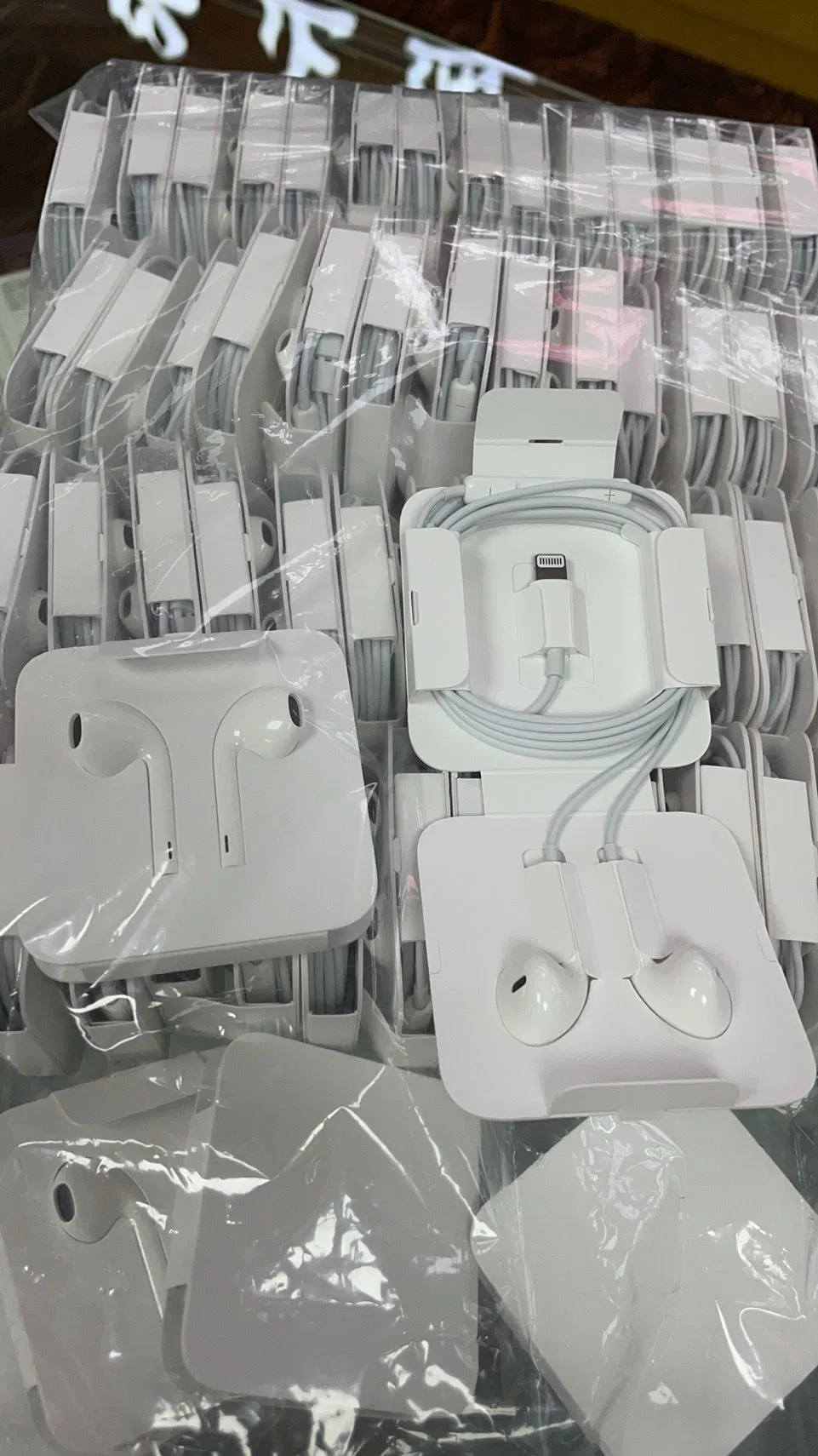 Оригинальные наушники Earpods с разъёмом USB-C