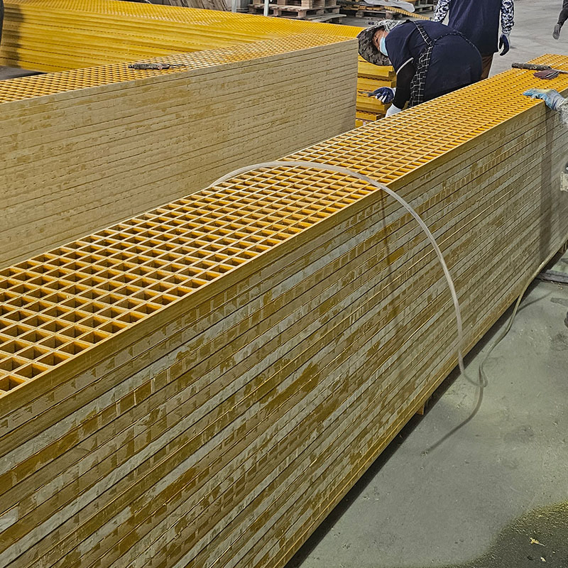 China Factory Fiberglass Grating Durable Mesh Panels for Wastewater Treatment Walkways Deck Platforms Outdoor Drainage Systems