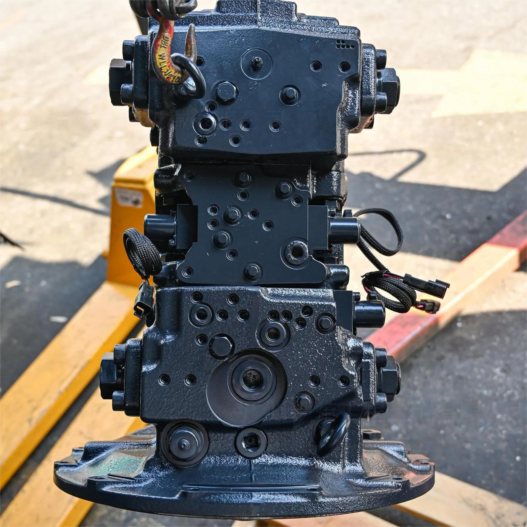 Гидравлический насос Komatsu PC200-8mo 708-2L-00400