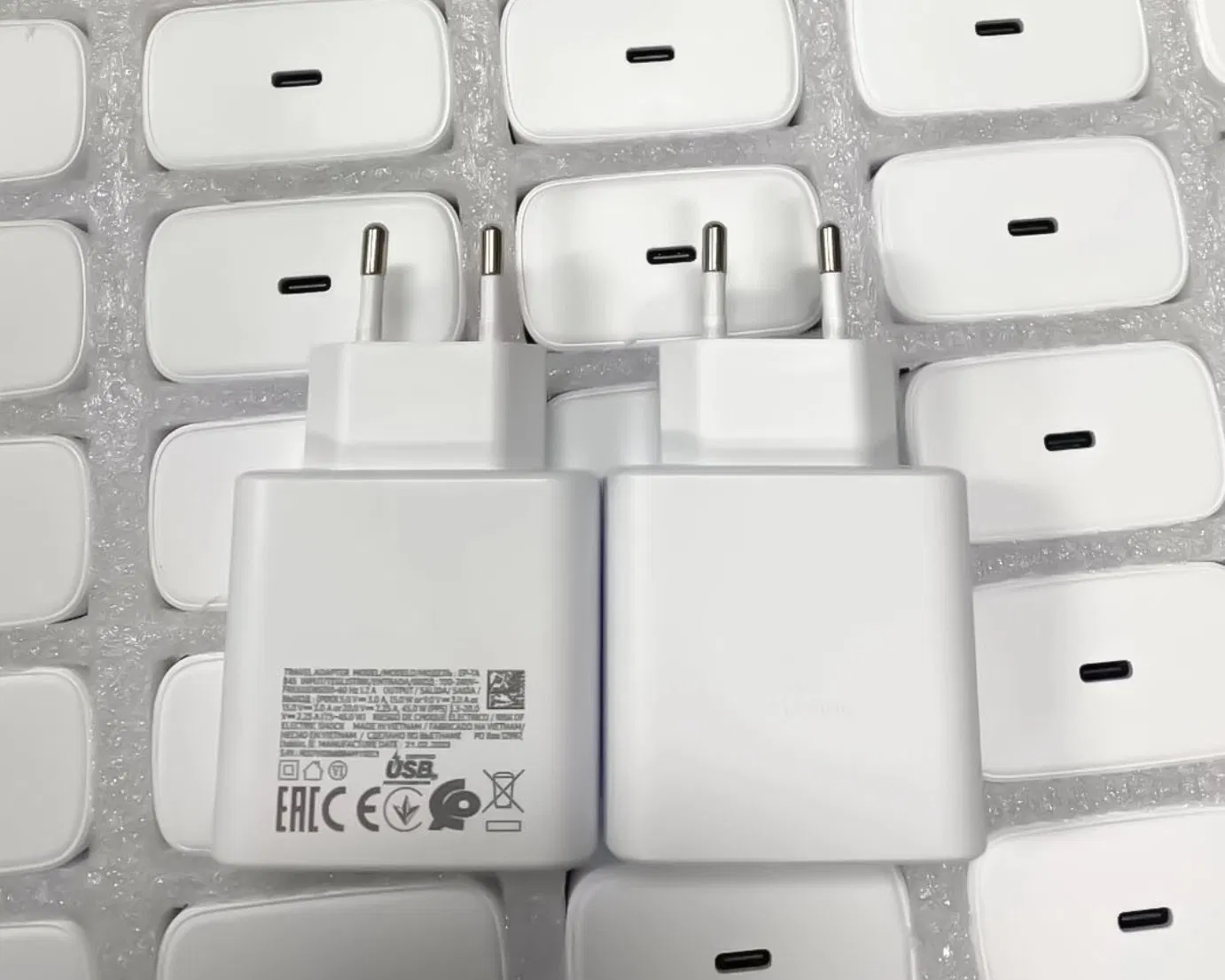 Быстрое зарядное устройство 45W Type-C PD3.0