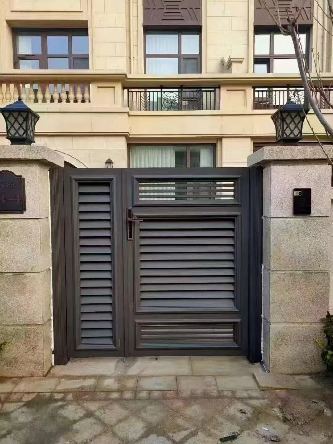 Metal Window Stylish Aluminum Art Door with Customizable Designs for Sale