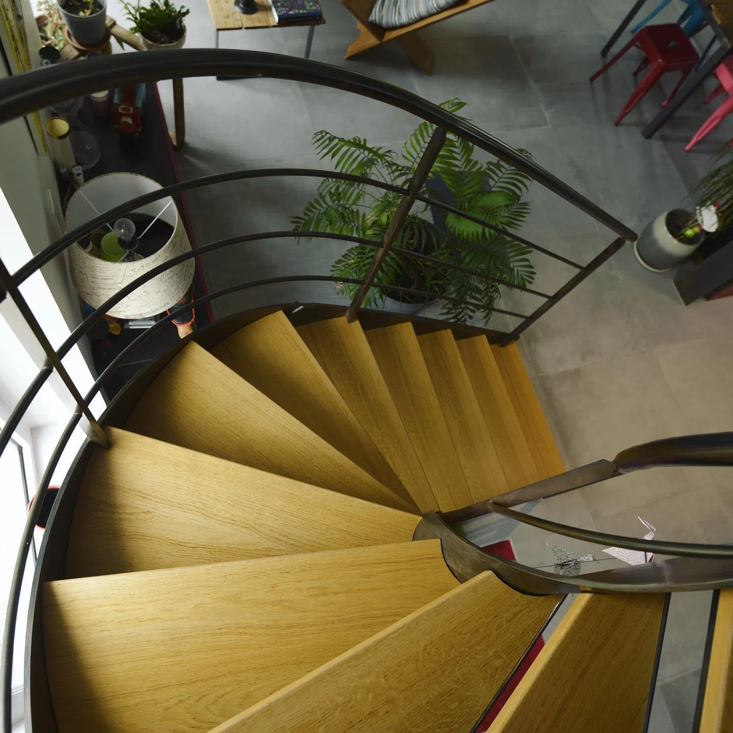 Commercial Wood Curved Staircase with Wood Tread Glass Railing Modern Spiral Stairs