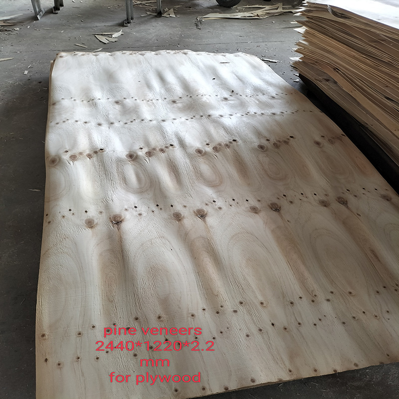 China Manufacturer Rotary Cutter Thinckness 2.2mm Pine Veneer for Pine Plywood