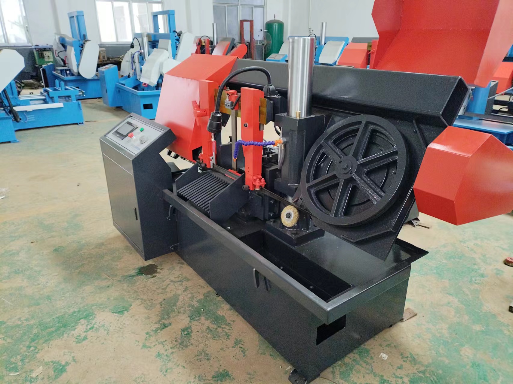 Ленточнопильный станок горизонтальный для металлов универсальный