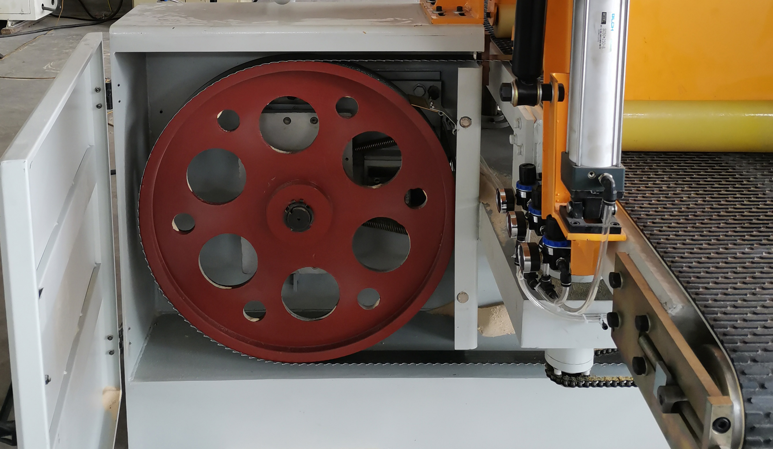 Станок ленточнопильный горизонтальный по дереву