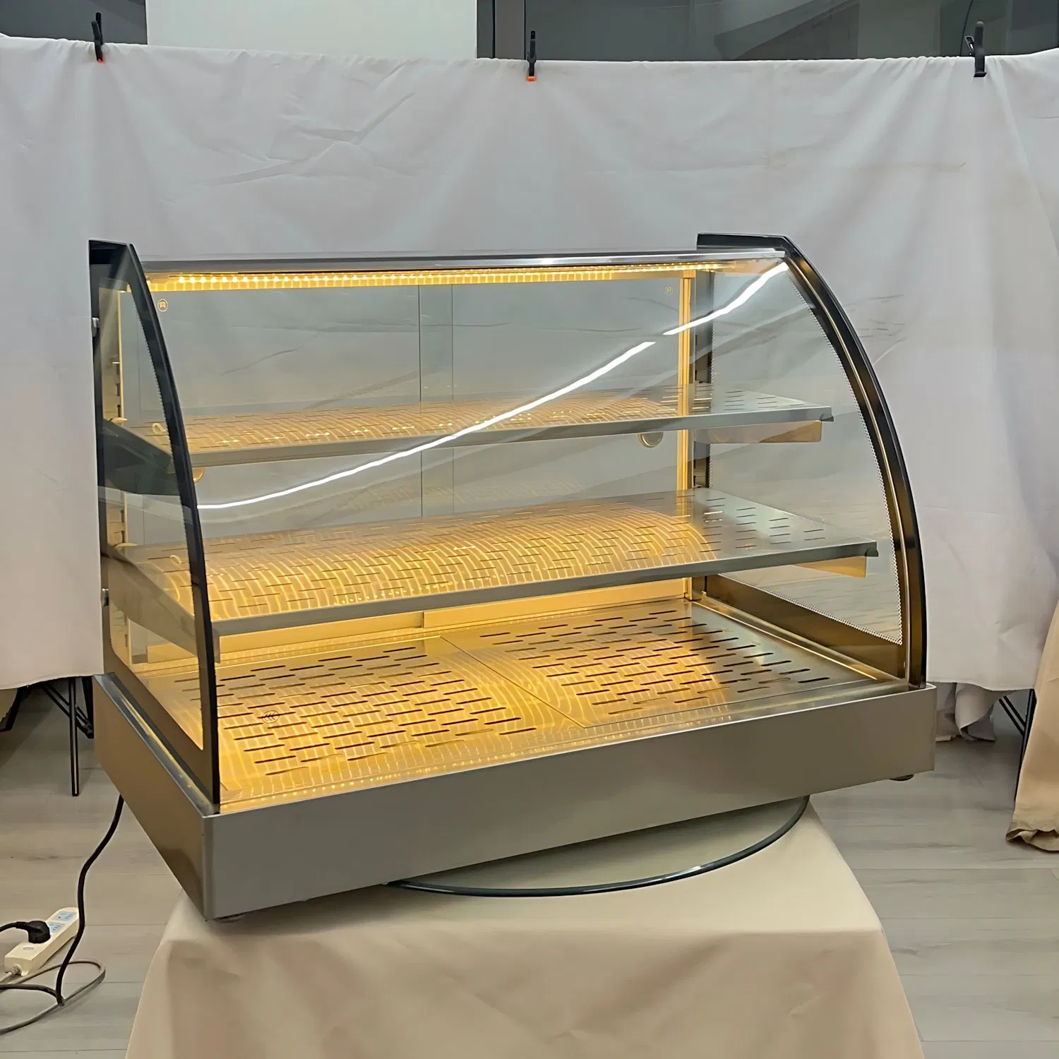 Modern Curved Glass Food Warmer Display Cabinet with Sleek Design for Buffet and Restaurant Use