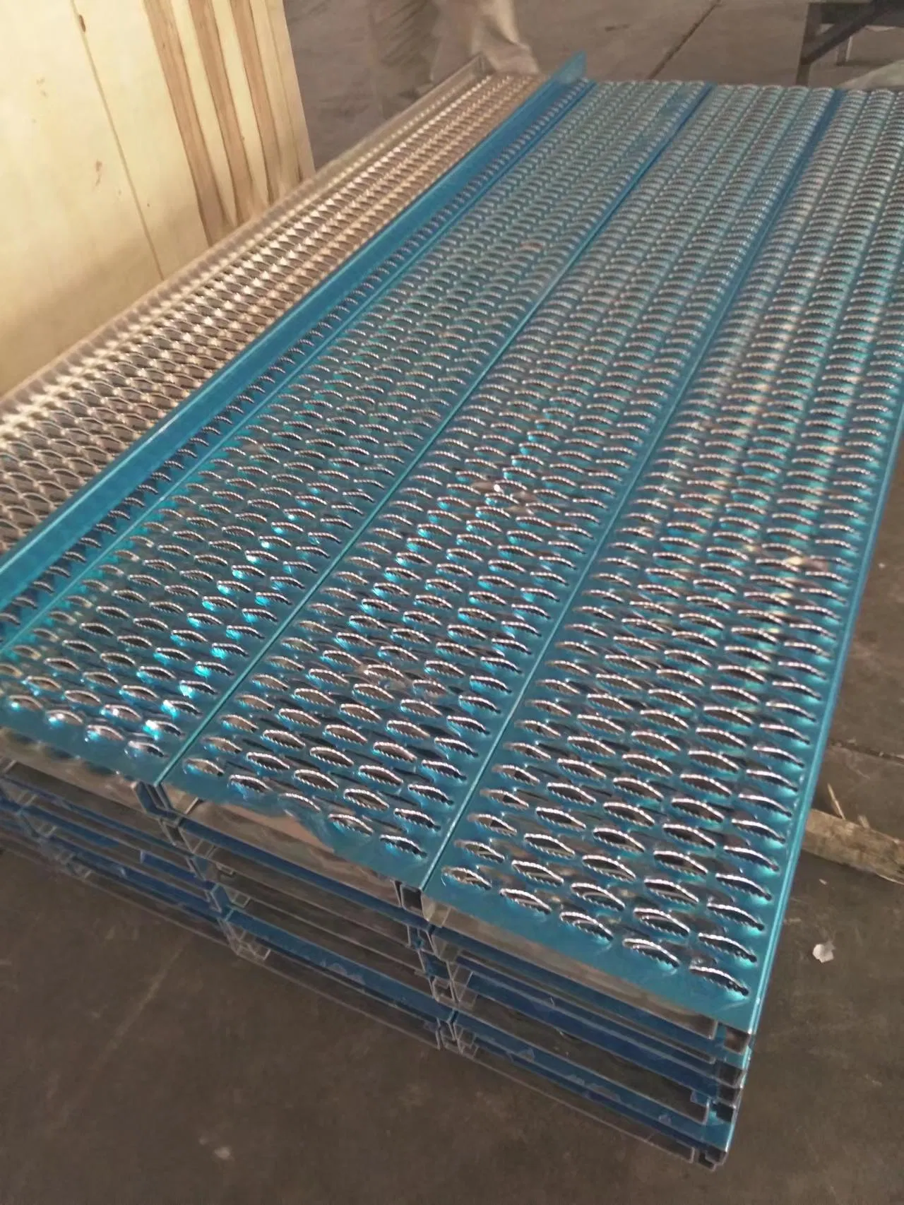 Tec-Sieve Perforated Metal Walkway/Catwalk/Grip Strut Safety Grating