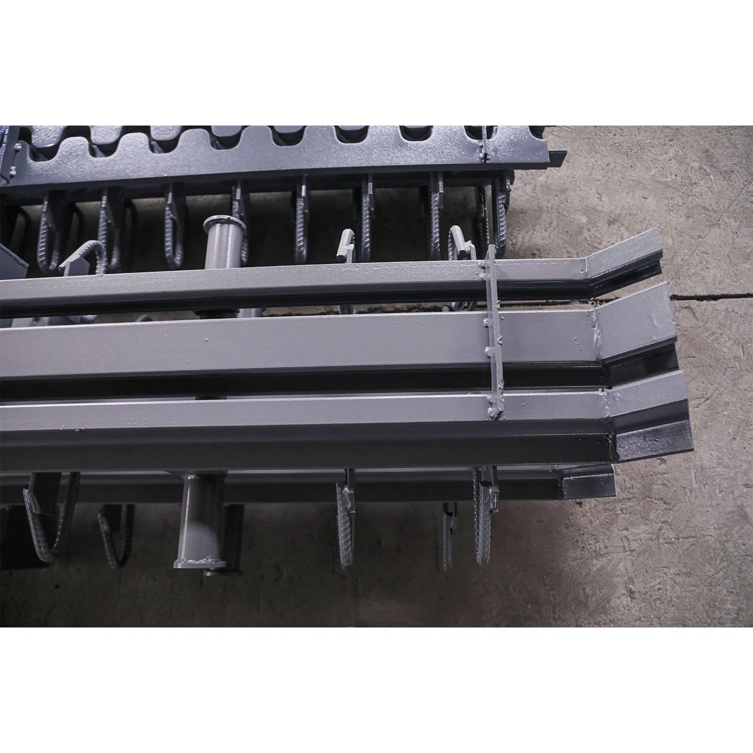 Stainless Steel Plate Finger Expansion Joints Comb Tooth Plate Bridge Expansion Joint Used for Highway Bridge