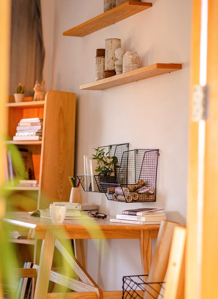Vintage Wire Wall Rack in Black