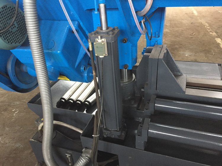 Ленточная пила по металлу горизонтальная GB4240