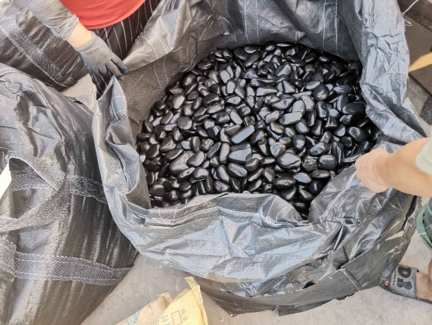 High Polished 30 to 50 mm Black Pebble Stones