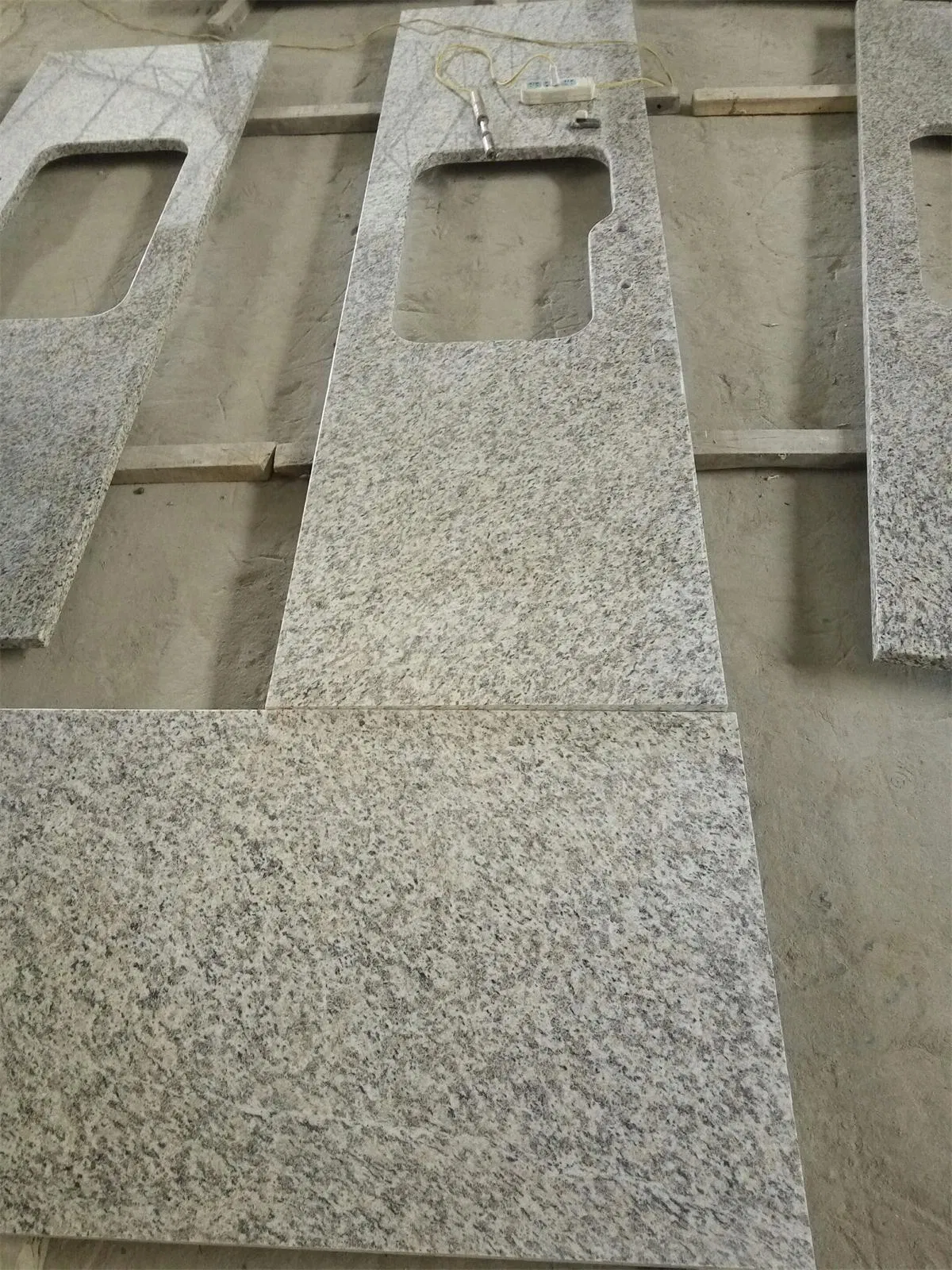 White Granite Countertop/Vanity for Bathroom/Kitchen China Granite Factory