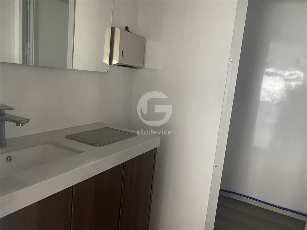 Portable Shower Trailer Restroom Toilet Trailer for Sale Portable Restroom Toilet