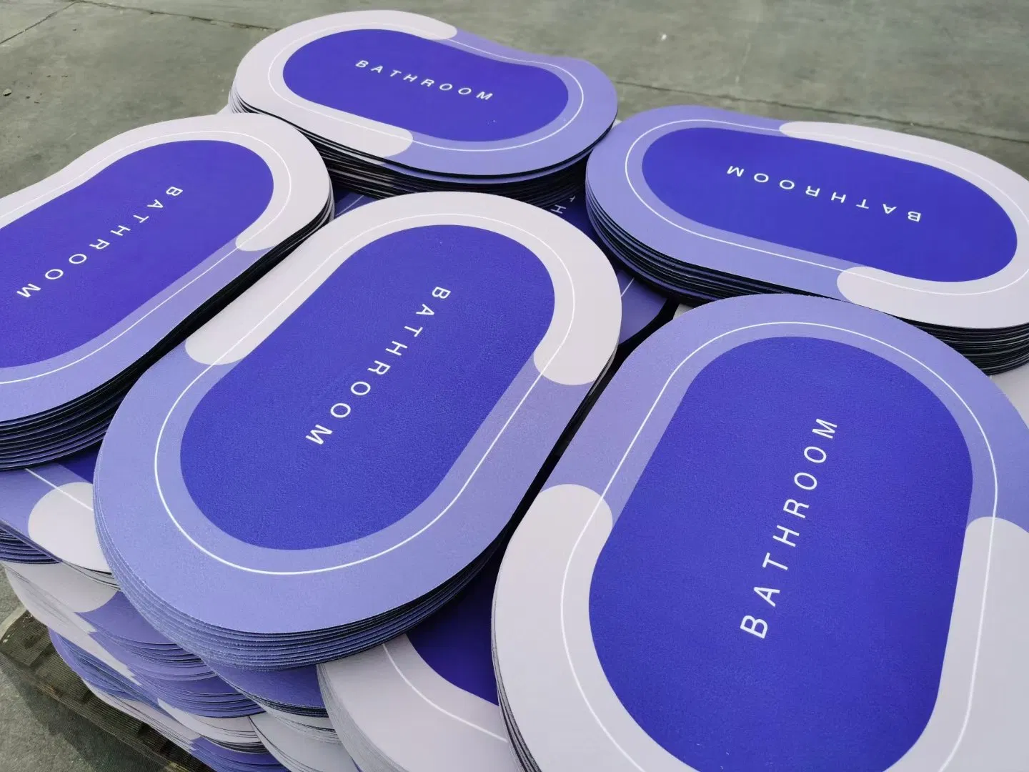 Custom Logo Bathroom Non Slip Floor Mat Absorbent Quick Dry Earth Bathroom Mat Bath Mat