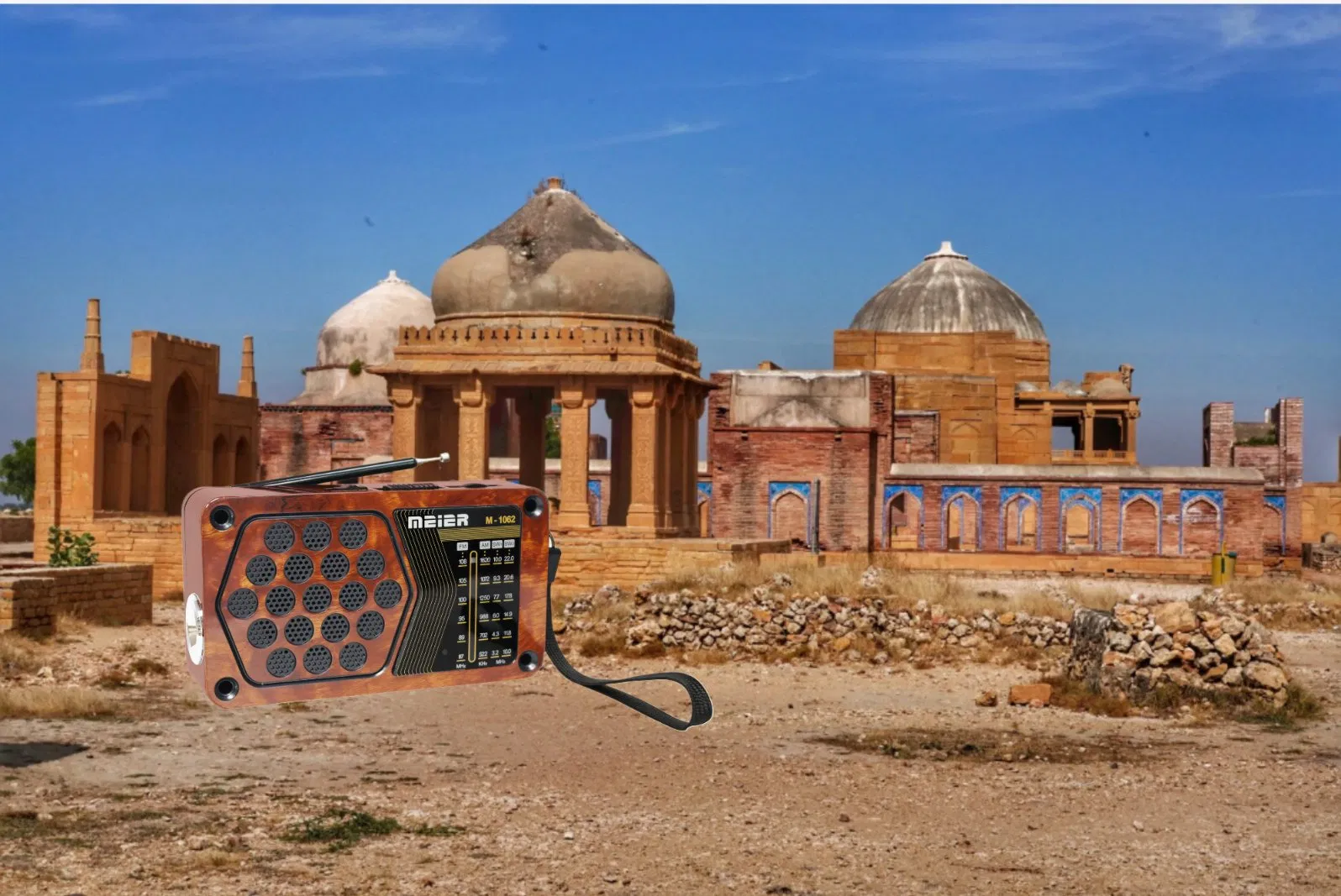 Mini FM/Am Radio Portable 3-Band Am FM Sw Radio, LED Flashlight, Rechargeable Speakers Bluetooth Retro Design Meier M-1062