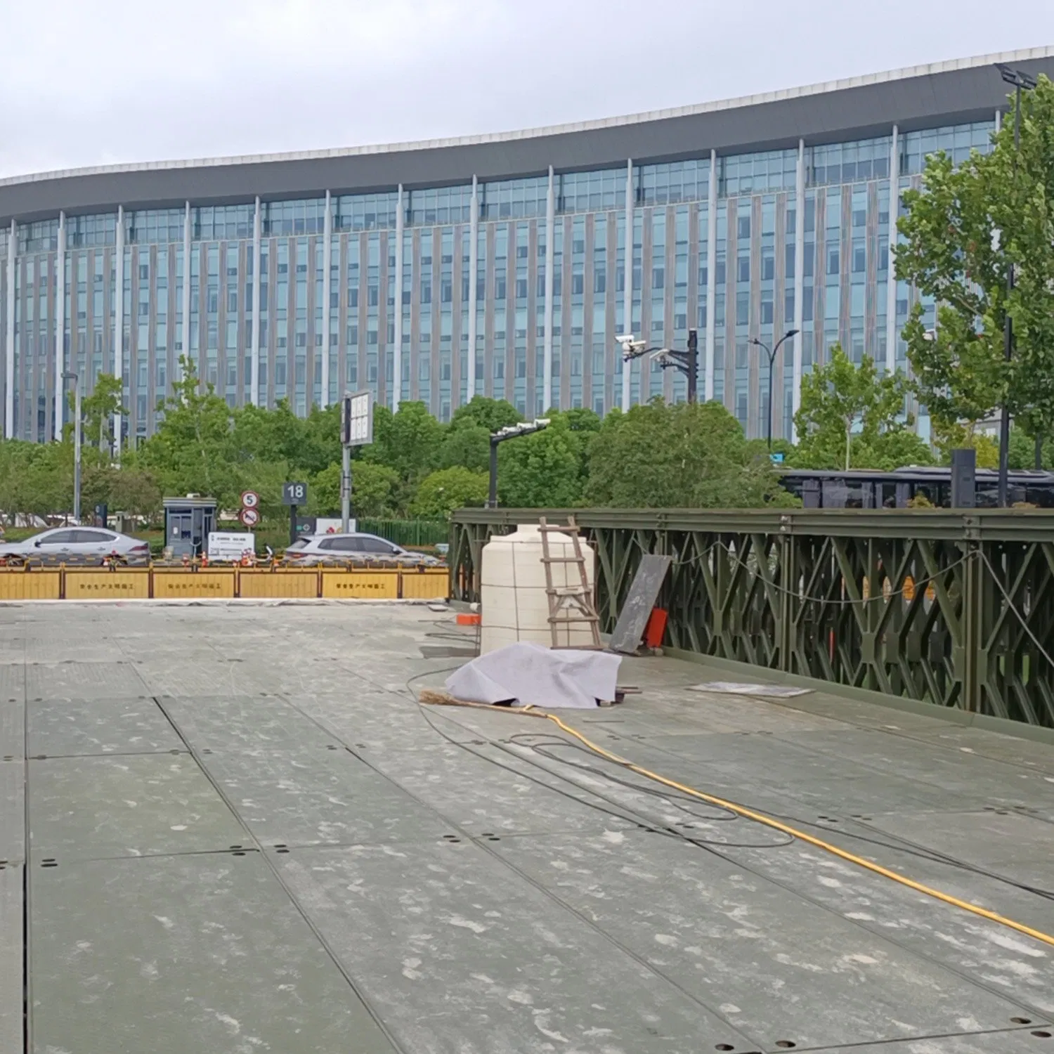 Heavy-Duty Steel Pedestrian Bridge for Safe Urban Walkways