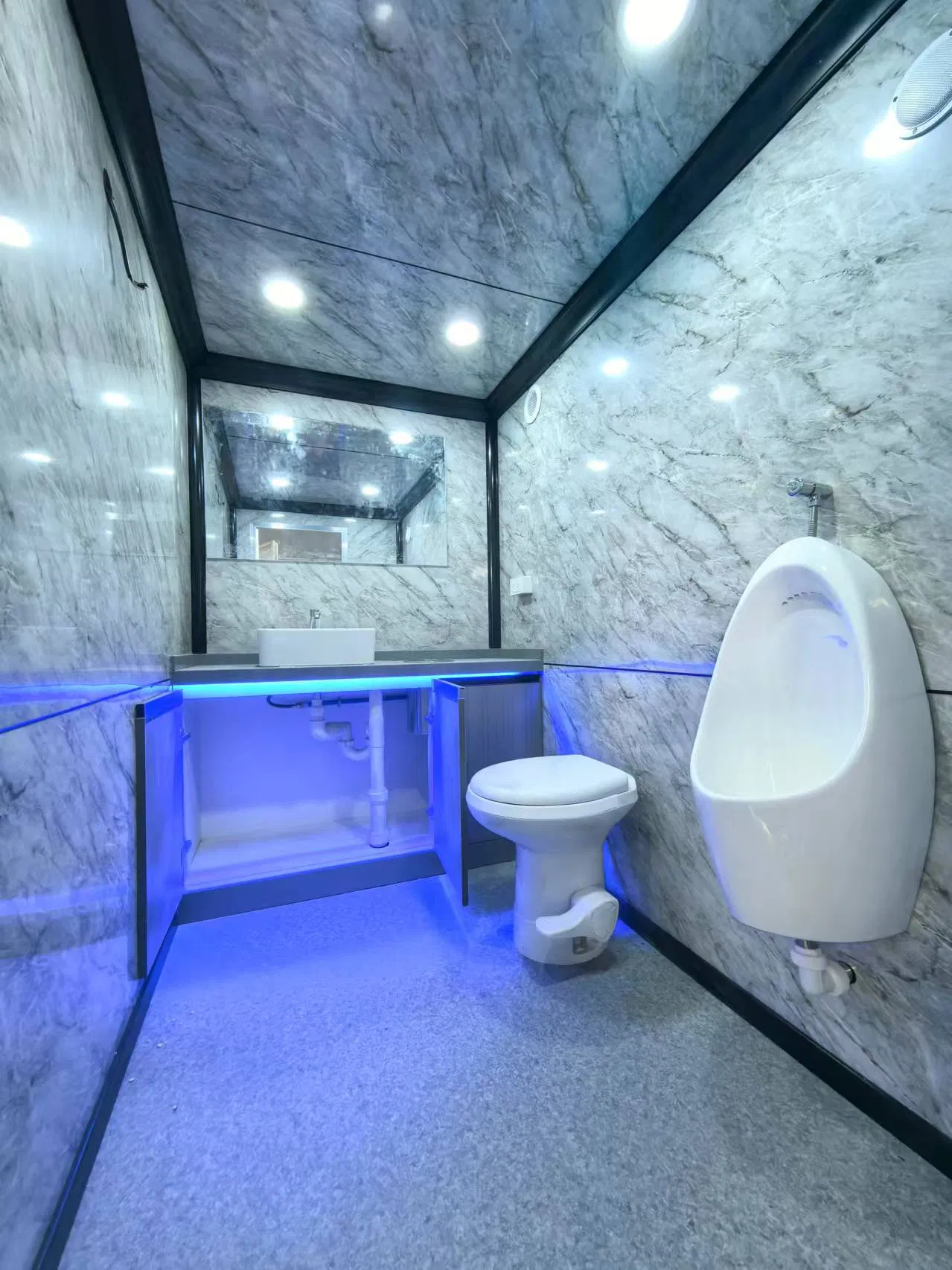 High Quality Luxury Restroom Convenient Portable Washroom Toilet Trailers for Camping