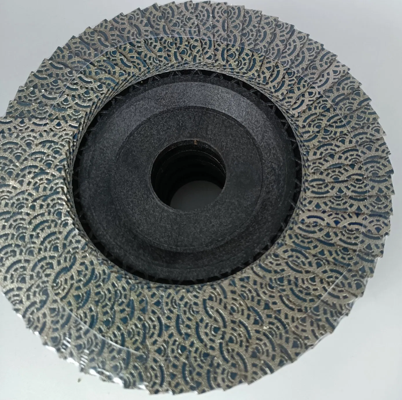 Абразивный керамический лепестковый круг с гальваническим покрытием