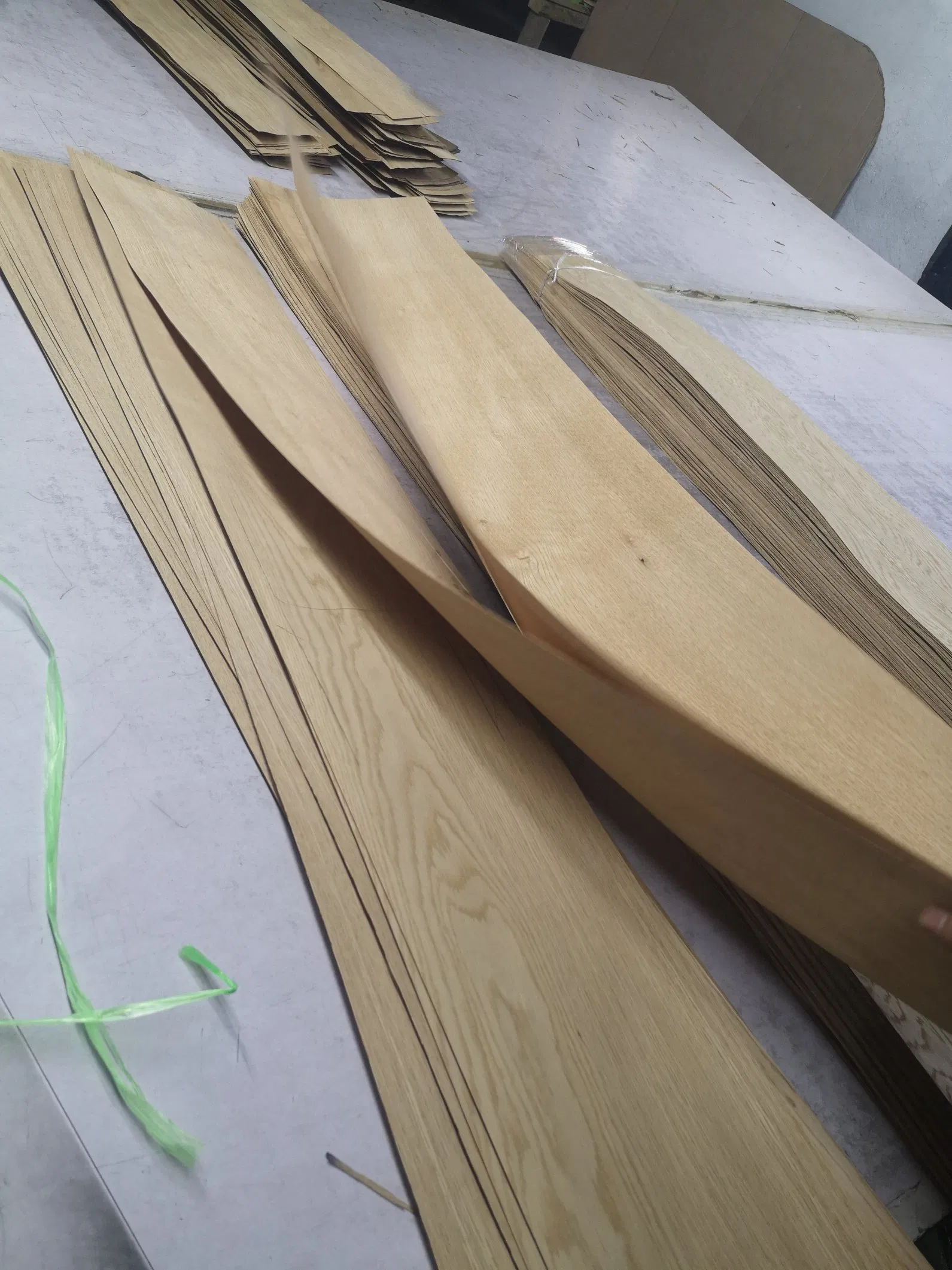 2.0mm Thickness Oak Veneer for Multi-Layers Flooring
