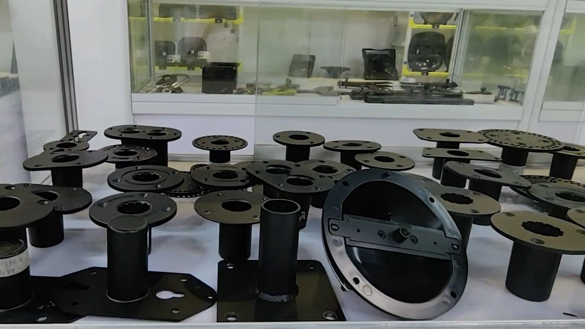 Loudspeaker System Accessories and Parts with Top Hat (194.63-STA. L)