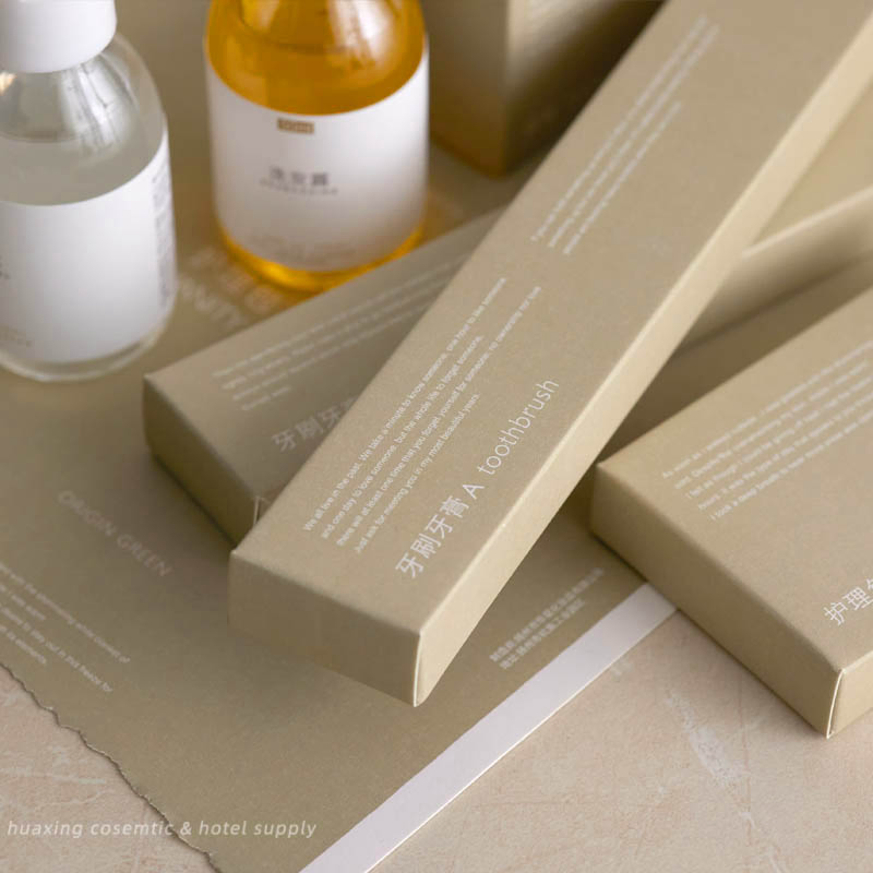 China Made Hotel Amenity with Hotel Shampoo, Soap, Slippers, Support Private Logo