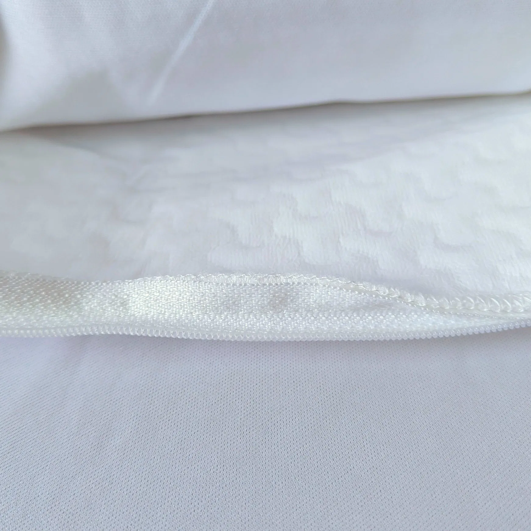 Eco-Friendly Premium Waterproof 3D Air Pillow Protector Cover with Zipper Smooth Summer