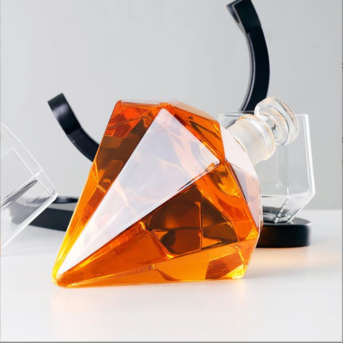 Whiskey Diamond Decanter with Wood Base Handmade Diamond Shape Liquor Glass Decanter Set