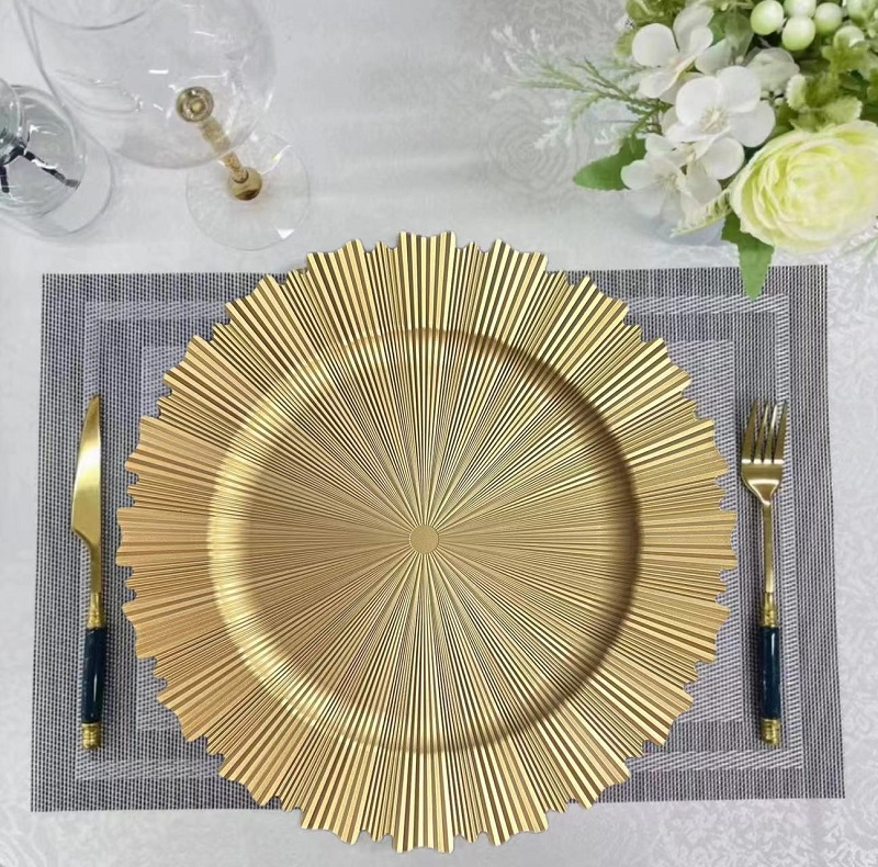 Wholesale Price 13 Inch Plates with Gold Rim Beads Dishes & Plates Jewelry Round Shape Wedding Party Dining Banquet Table Clear Plastic Beaded Charger Plate