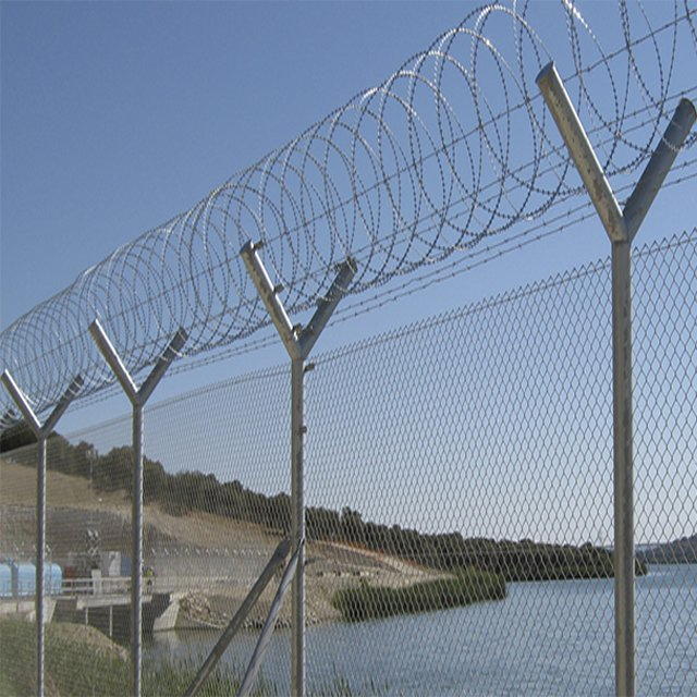 Diamond Galvanized PVC Coated Chain Link Cyclone Security Chainlink Mesh Fence