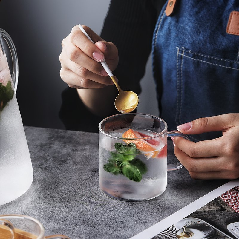 1.3L Clear Borosilicate Glass Water Drinking Carafe Pitcher with Bamboo Lid