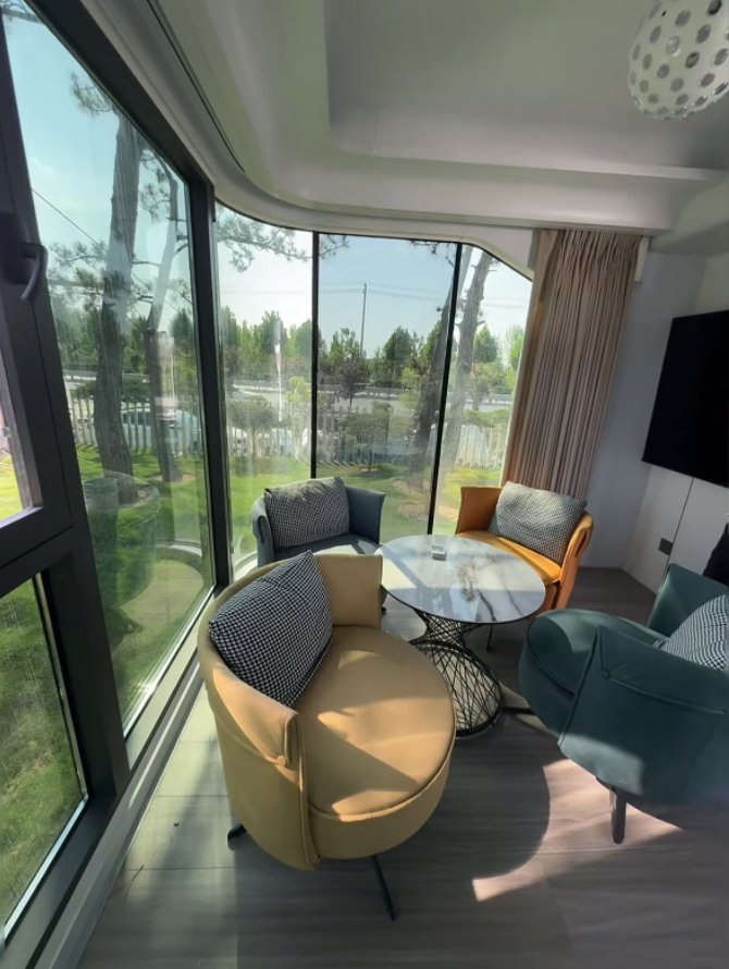 Space Capsule Mobile Hotel Prefabricated Modular Container House with Kitchen Bathroom