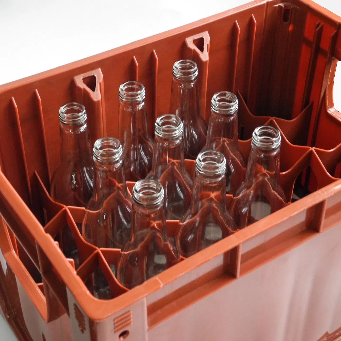 Customized Logo Printed Plastic Beer and Wine Carrying Case 24 Bottles with Plastic Partition Board Transport Protective Case