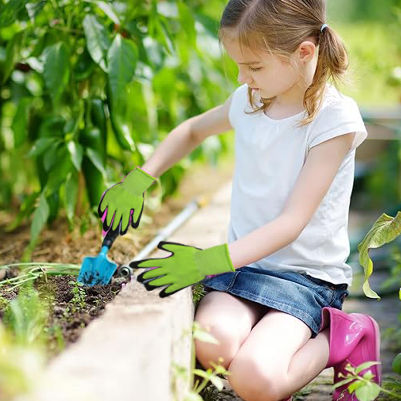 13 gauge fluorescent nylon/polyester liner.Black latex coating.Foam finish children's garden gloves.