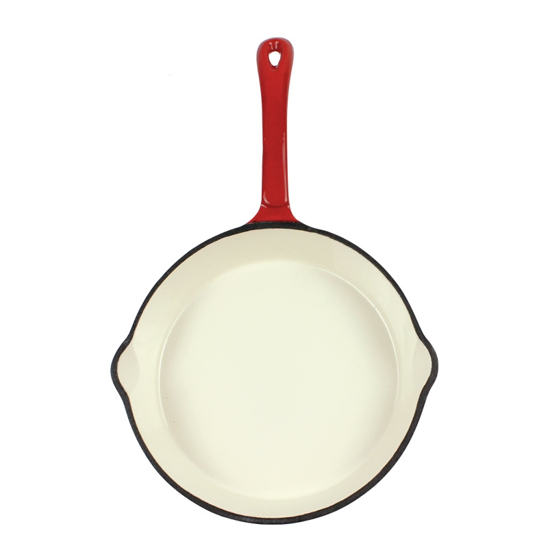 Чугунная сковорода с красной эмалью и длинной ручкой