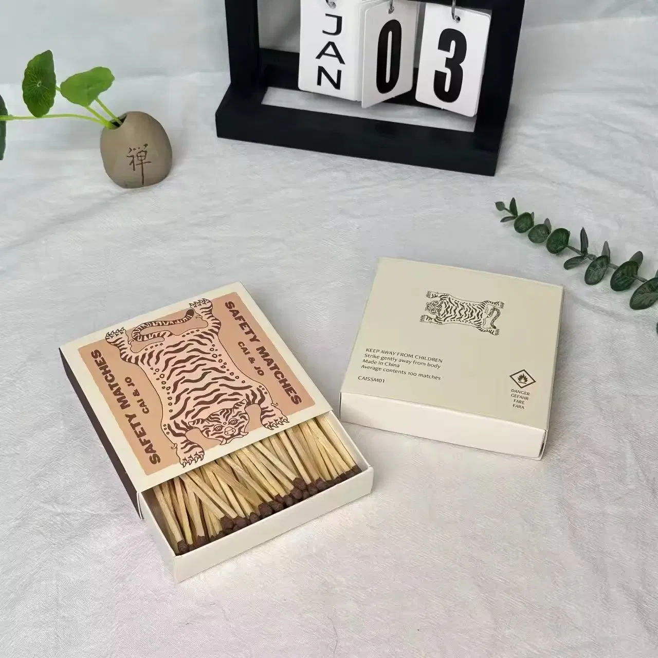 Match Box 300g White Cardboard Customized Embossed Logo Advanced High Quality Matches Box