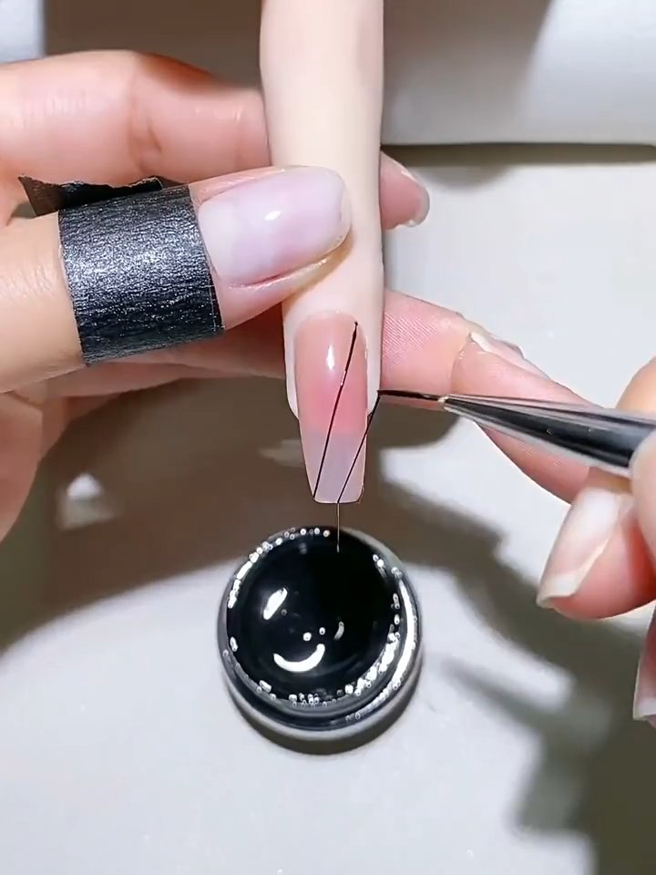 Factory Direct High-Quality UV Spider Gel for Nail Art Custom Logo 6-Color Glitter LED UV Spider Gel