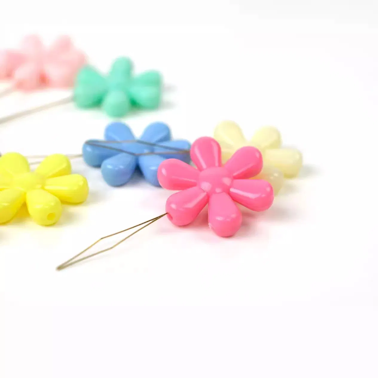 Plastic Gourd Needle Threader Colorful Tail