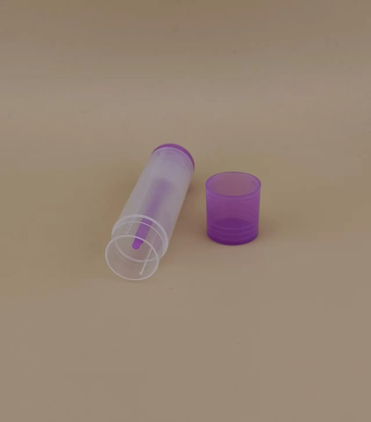 Small Smooth Clear Lip Balm Packaging with Purple Lid for Lipsticks